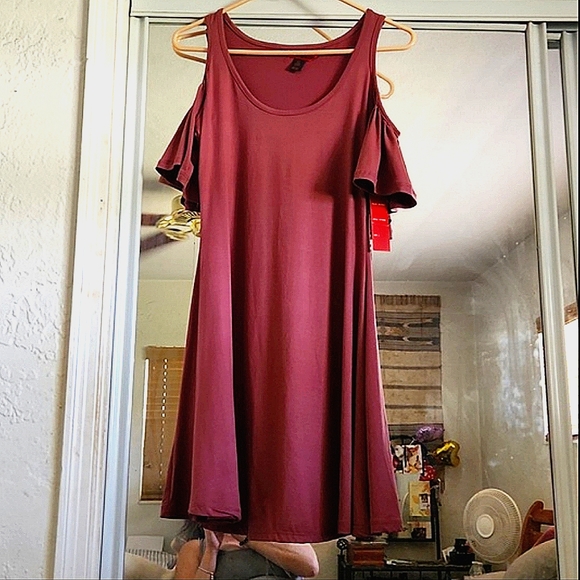Off the shoulder, short medium-sized dress. Casual - Picture 7 of 7